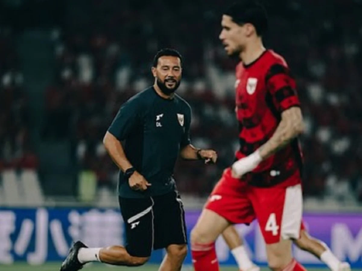 Setia dengan Timnas Indonesia Denny Landzaat Tolak Jadi Asisten Pelatih Ajax Amsterdam