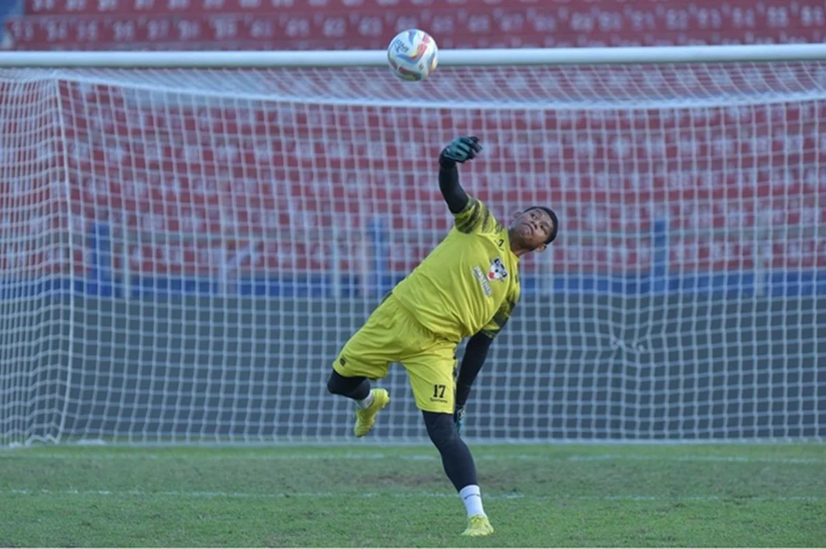 Reaksi Kiper Persib Bandung Sheva Sanggasi Dipanggil Gerald Vanenburg ke Timnas Indonesia U 23